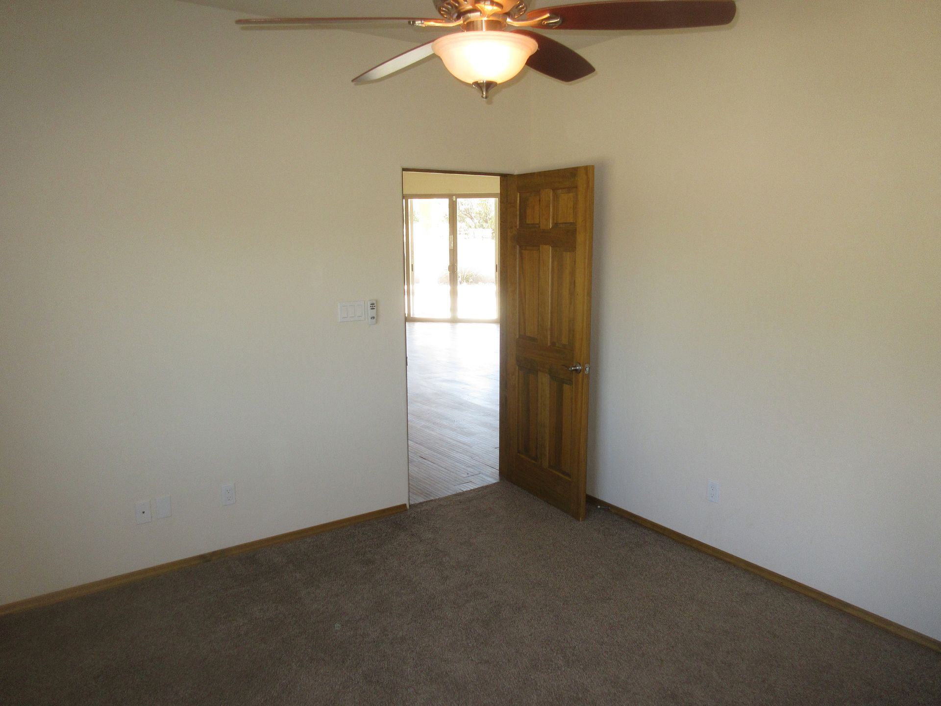 Inside view of the guest bathroom of a rental property in Placitas, NM with Advantage Pointe Properties that is 3BDR/2BA/3CG