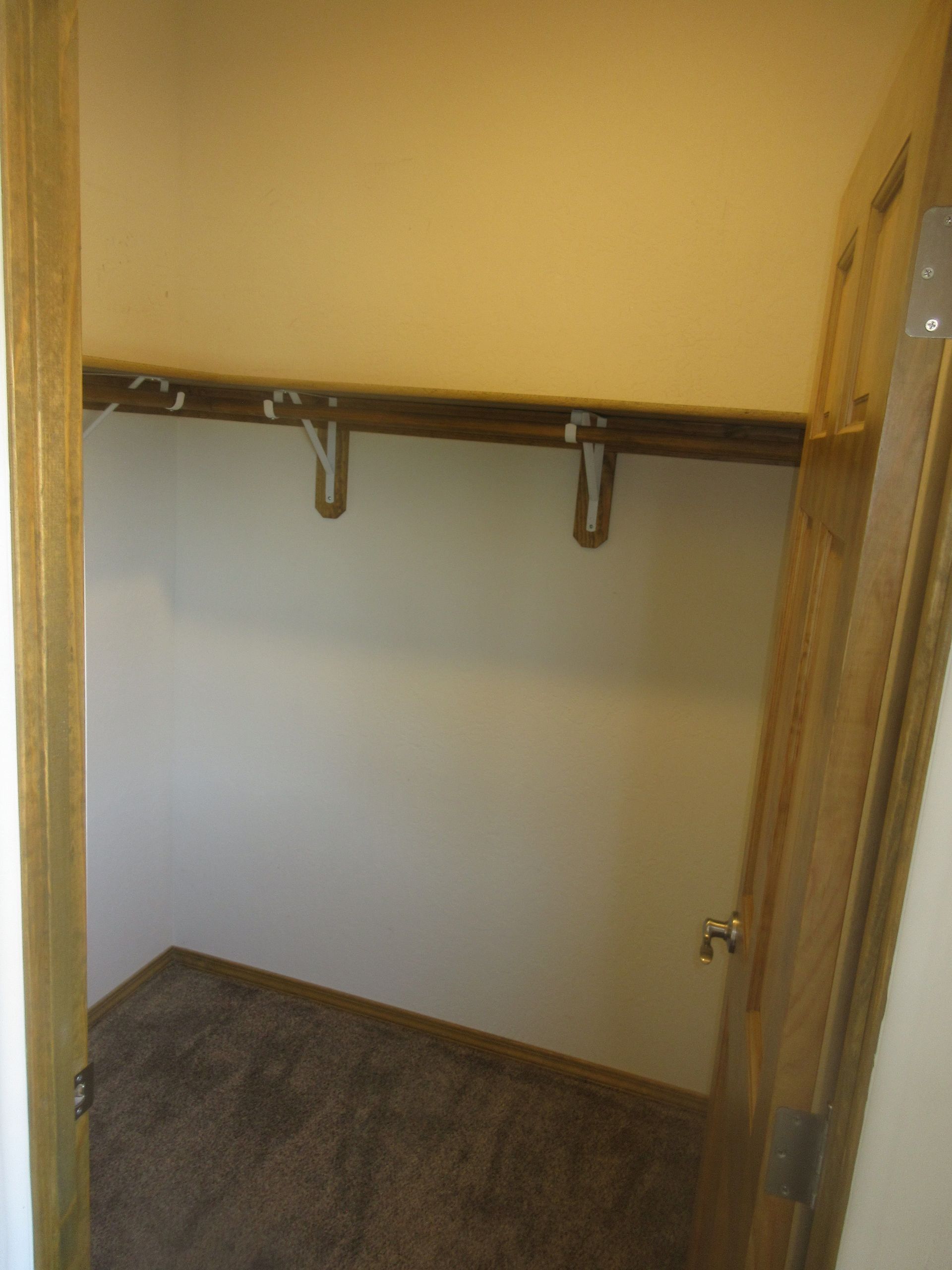 Inside view of the guest bathroom of a rental property in Placitas, NM with Advantage Pointe Properties that is 3BDR/2BA/3CG