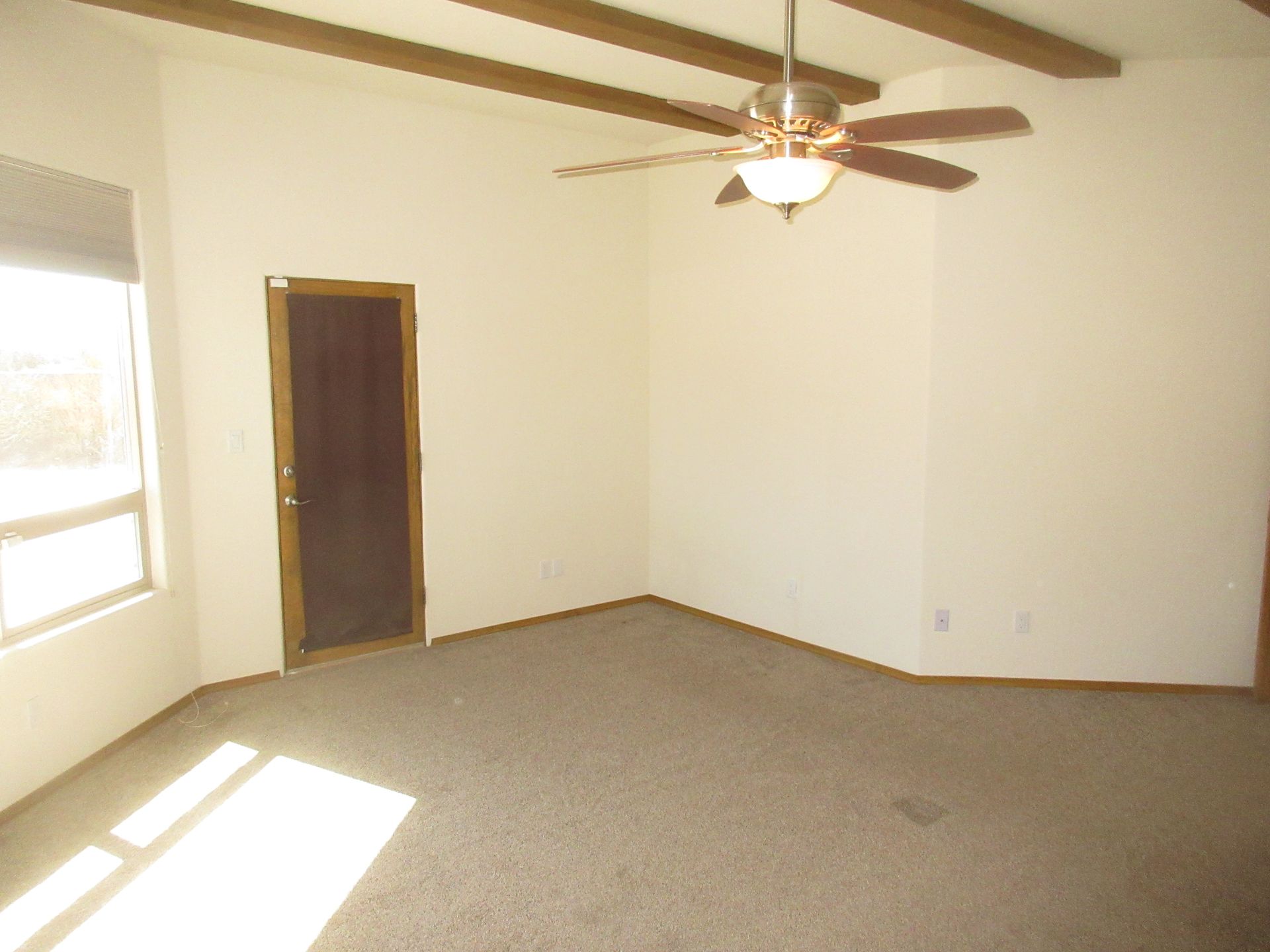 Inside view of the primary suite of a rental property in Placitas, NM with Advantage Pointe Properties that is 3BDR/2BA/3CG