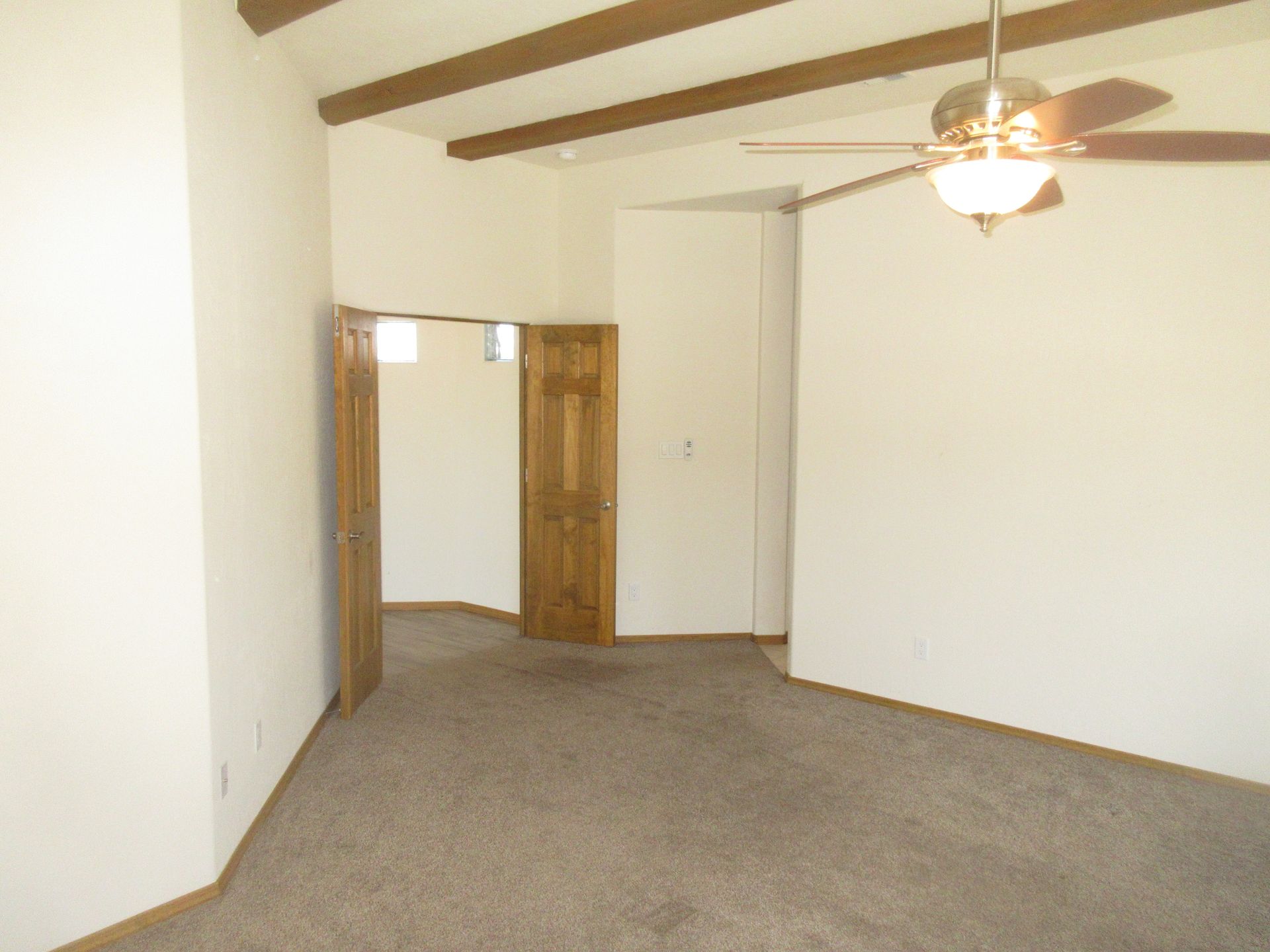 Inside view of the primary suite of a rental property in Placitas, NM with Advantage Pointe Properties that is 3BDR/2BA/3CG
