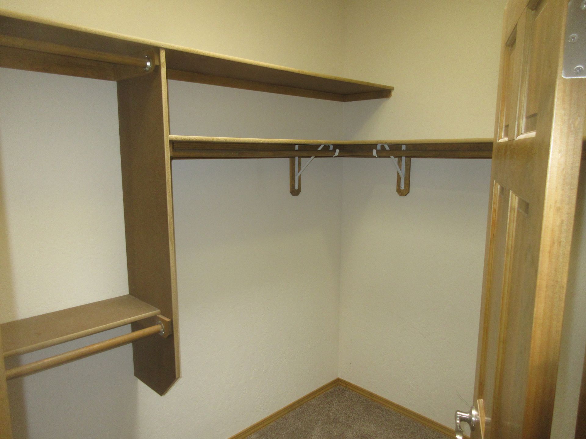 Inside view of the primary suite of a rental property in Placitas, NM with Advantage Pointe Properties that is 3BDR/2BA/3CG