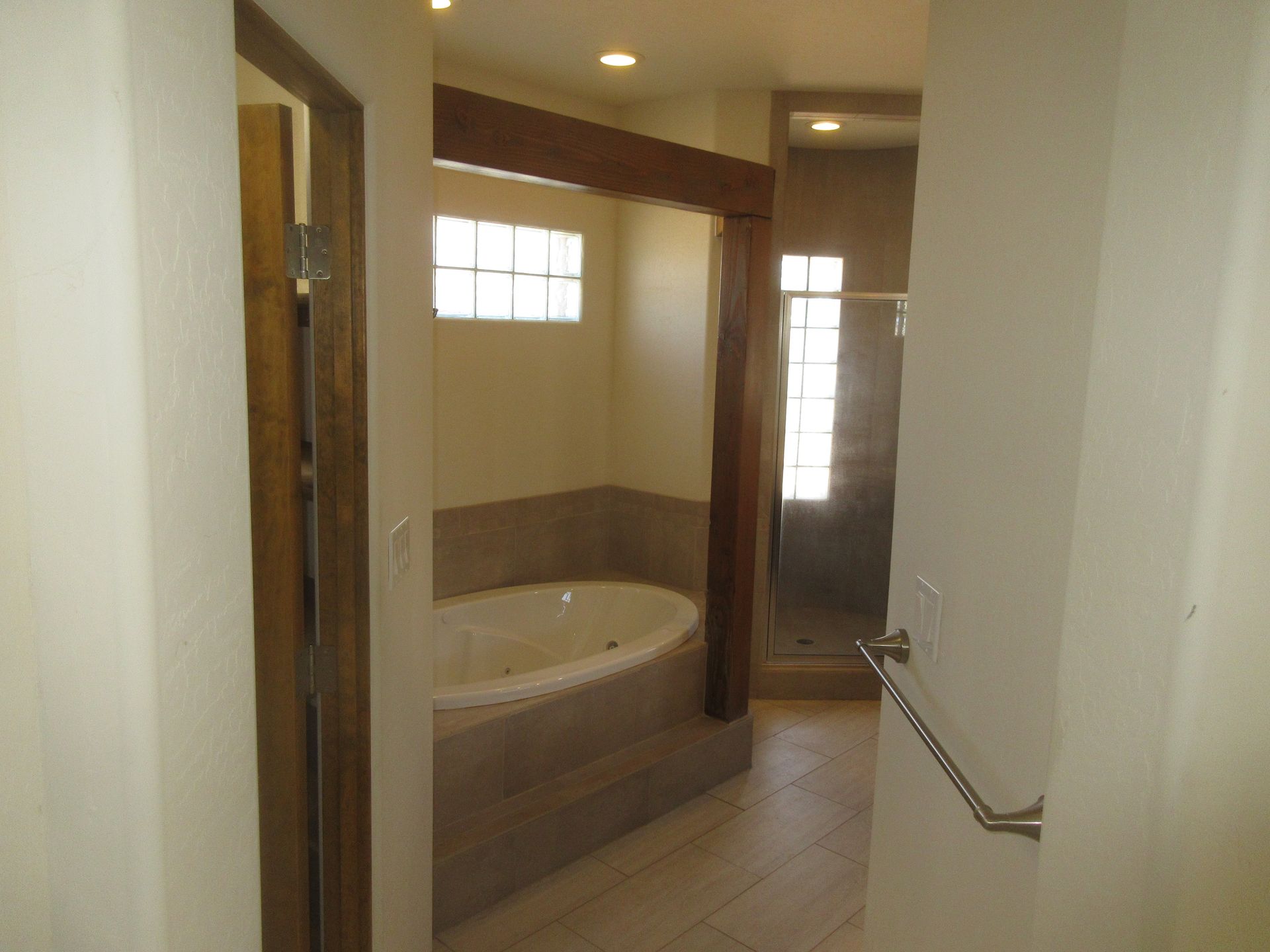 Inside view of the primary bath of a rental property in Placitas, NM with Advantage Pointe Properties that is 3BDR/2BA/3CG