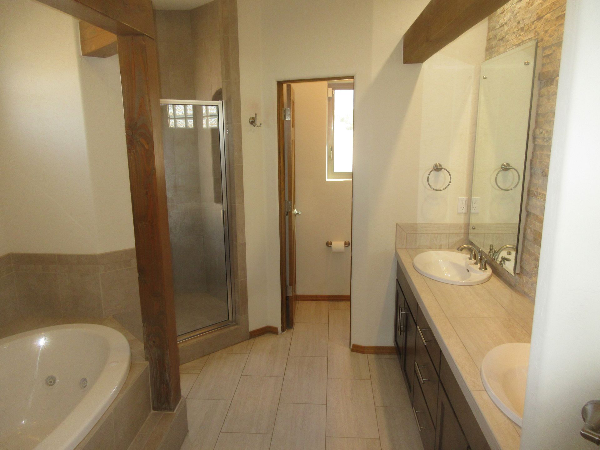 Inside view of the primary bath of a rental property in Placitas, NM with Advantage Pointe Properties that is 3BDR/2BA/3CG
