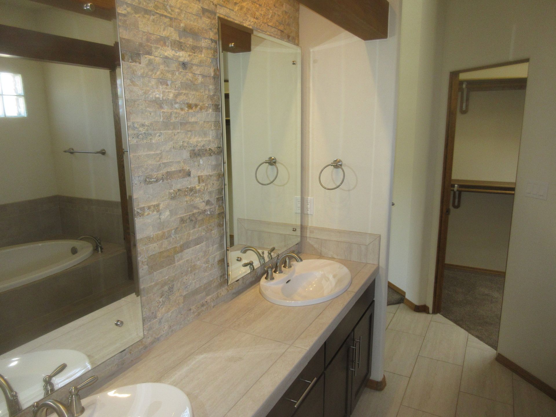 Inside view of the primary bath of a rental property in Placitas, NM with Advantage Pointe Properties that is 3BDR/2BA/3CG