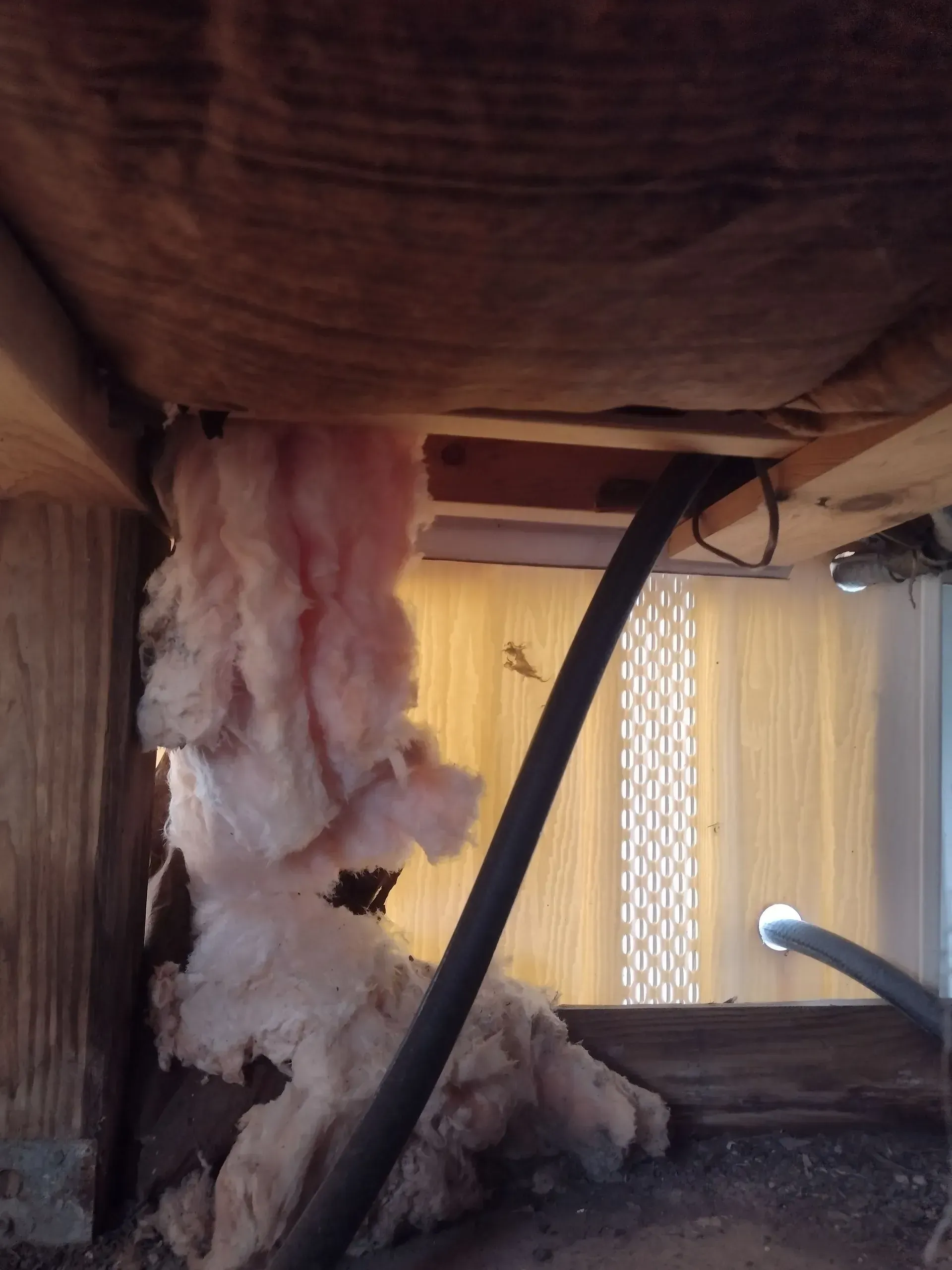 a piece of insulation is hanging from the ceiling of a room