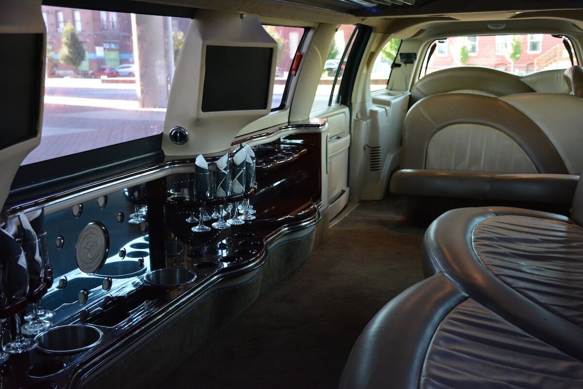 Lincoln Navigator stretch limousine