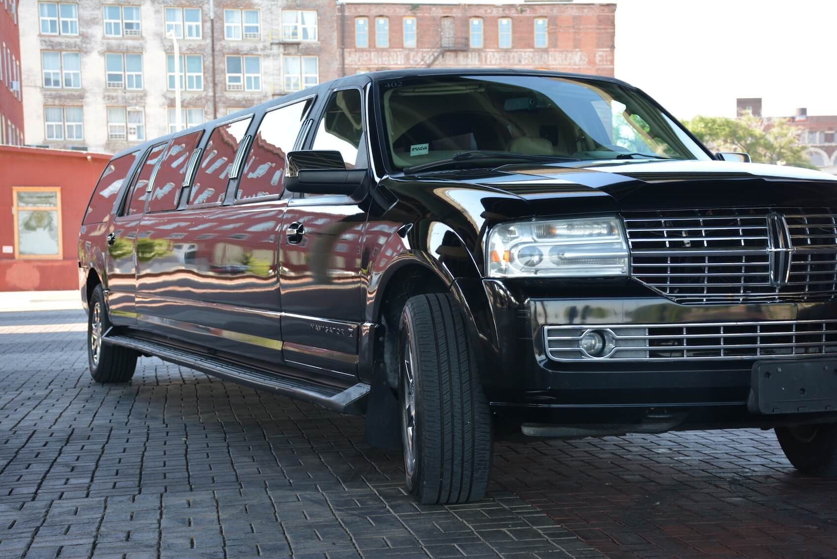 Lincoln Navigator stretch limousine rental KC