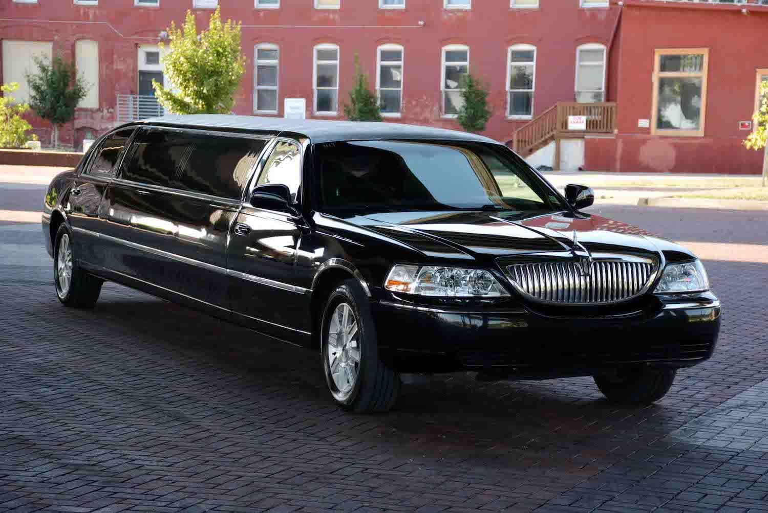 Lincoln Town Car stretch limousine rental KC