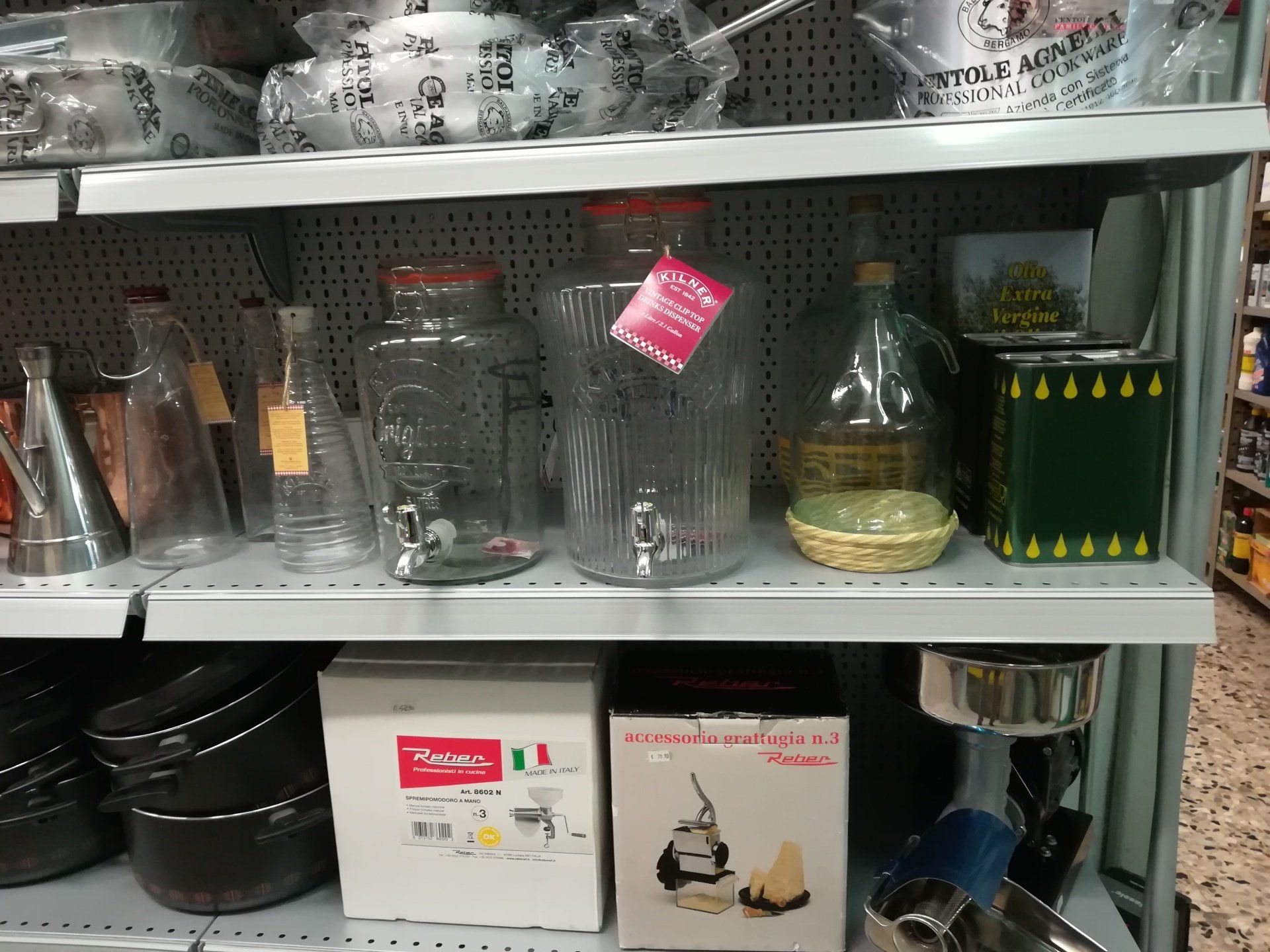 contenitori in vetro e latta