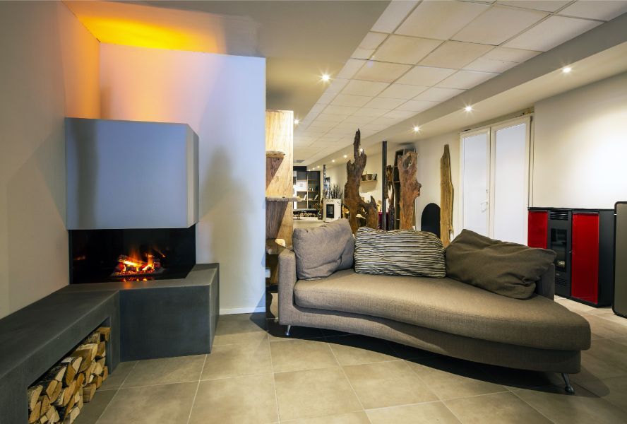 Complementi d'arredo moderni e camino su misura