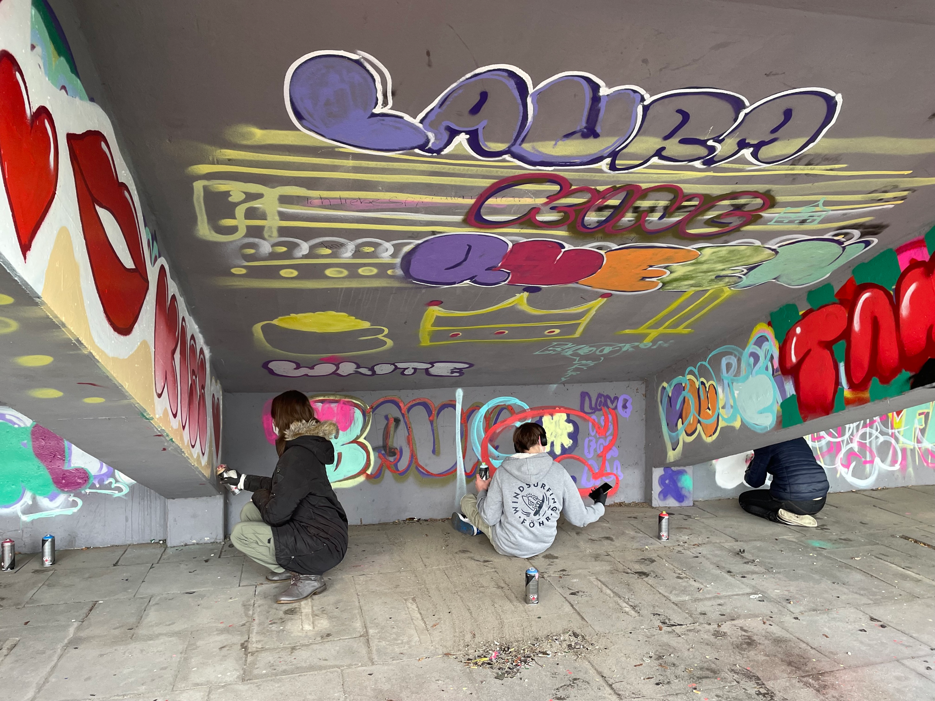 Schüler werden mithilfe der Rapschool NRW zu Künstlern an der Spraydose