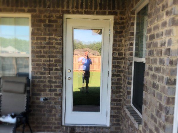 RESIDENTIAL TINT - HOME GLASS DOOR AND WINDOW TINTED. WETUMPKA-AL