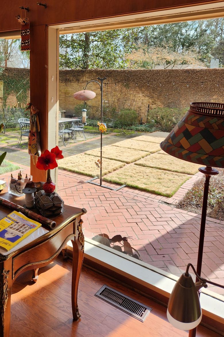 home window treatment - SPF' Crystal Clear preserved floors and colors inside the home while visually optimizing the view.
