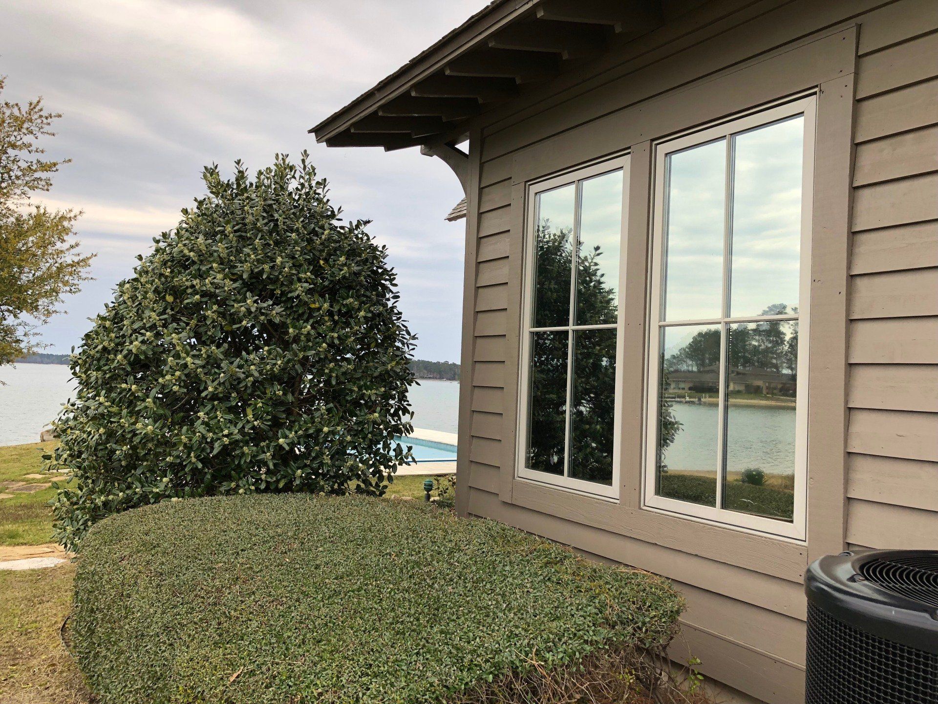 window tinting at Lake Martin - SPF Performance Ultra' Home Tint blocks ninety-one percent heat with Sun glare at Lake Martin in Eclectic, AL