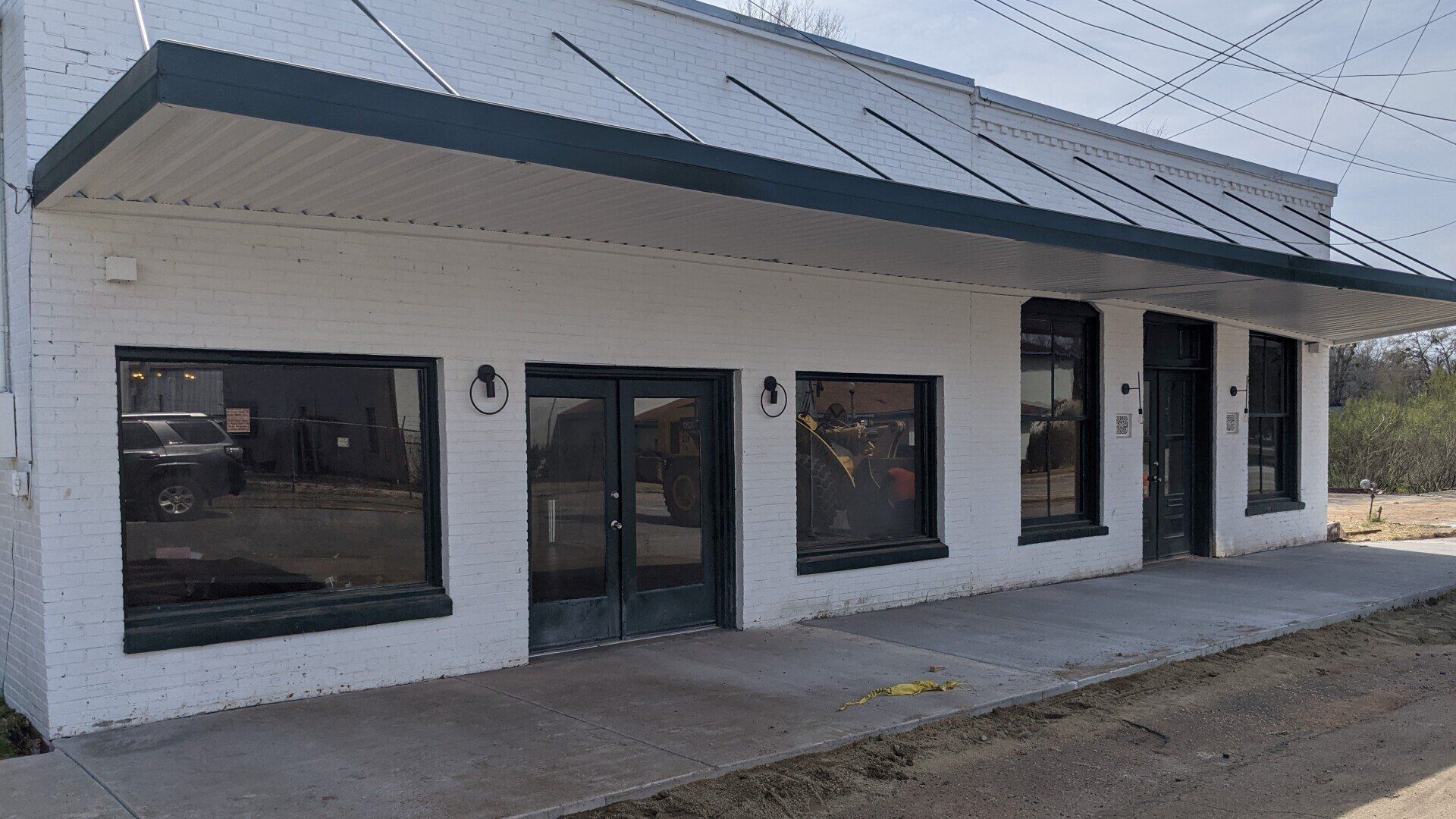 window tinting in Opelika, AL - The building needed a modern touch and inviting atmosphere inside, before SPF Leading-Performance Tint installed to this storefront in Opelika, AL