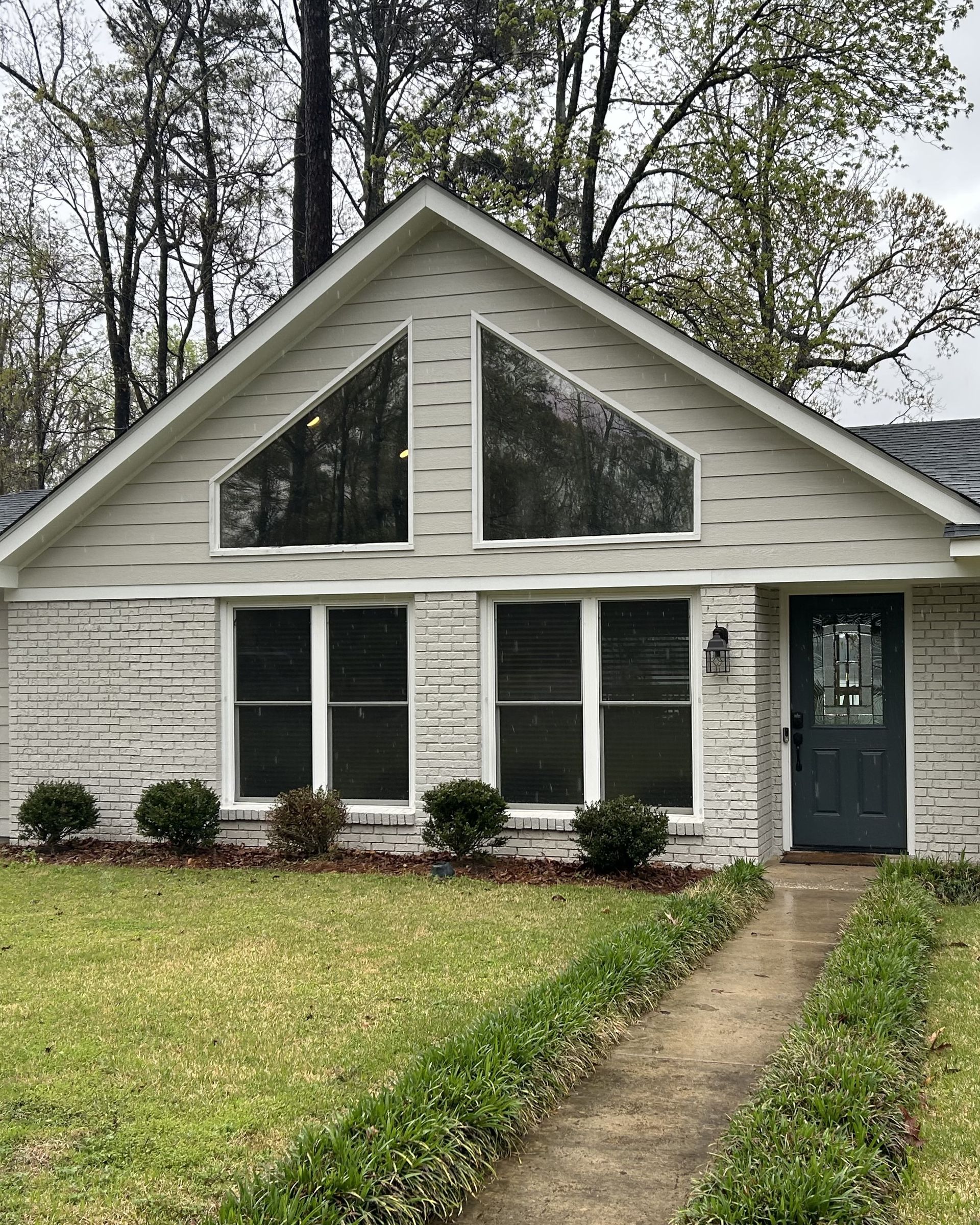 home window tinting at lake jordan - Both heat gain and UV Sun glare caused blurred vision with hot spots making an even climate too costly for the air conditioning to handle. Deatsville, AL.
