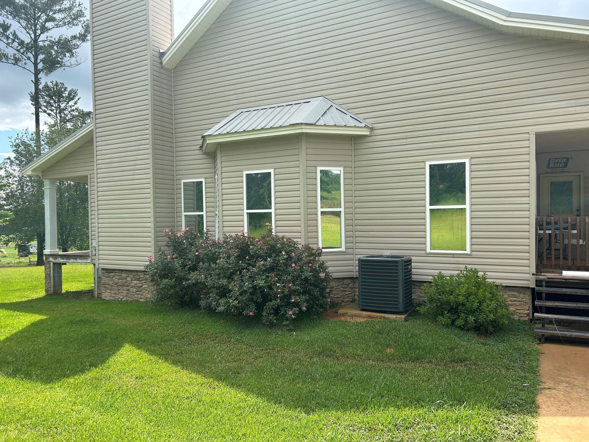 Residential Tinting in Lapine AL - SPF Performance Ultra Tint adds top efficiency with an even climate inside home windows in Lapine, AL.