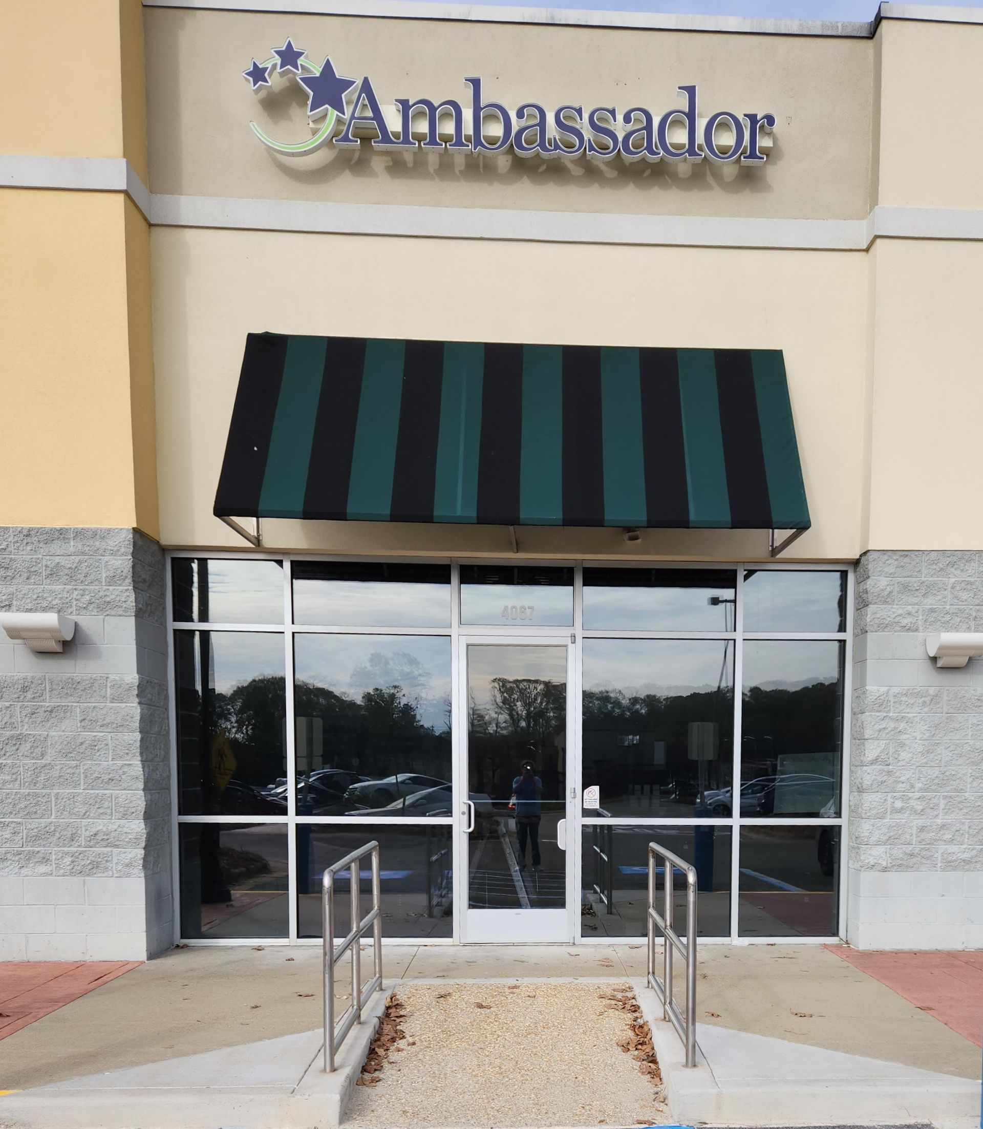 energy efficient windows - The setting is perfect inside the store after SPF Performance Ultra Tint blocks MAX Heat Gain adding top power savings and benefits. Montgomery AL