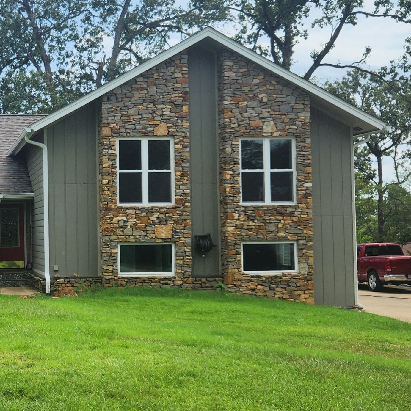 Both Heat & Sun glare transmitting inside these home windows caused over 5-degree temperature gaps within rooms with windows. Until SPF home tinting in Prattville AL