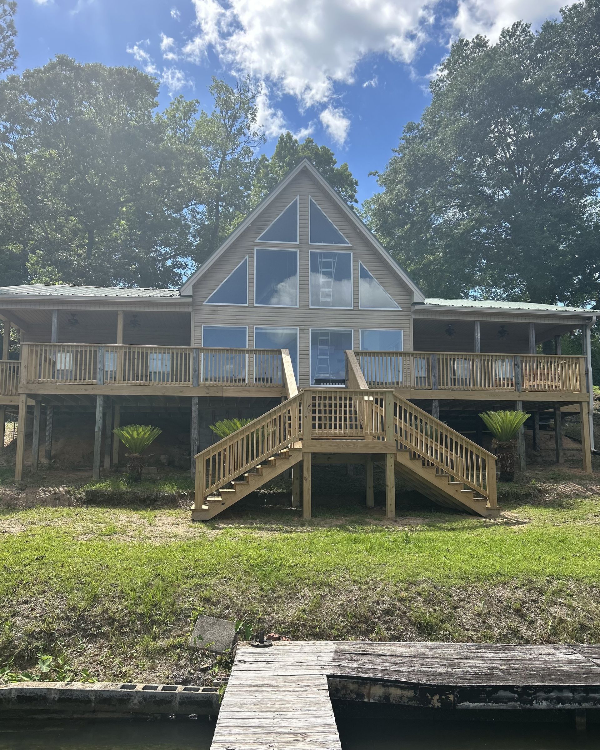 lake house window tinting - The view inside the large home windows was blurry due to the amount of Sunlight with heat flooding inside. Before SPF Tinting service created stunning visual clarity inside lake home windows.