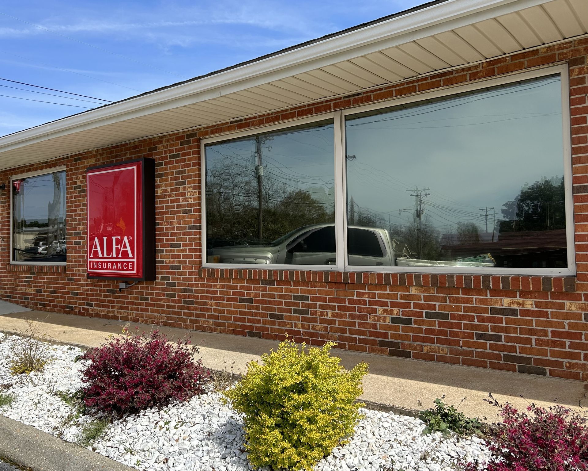 best window tinting service - The direct Sun lighting up Alfa insurance office storefront windows has been tamed for good after SPF ULTRA Tint in Troy AL. 