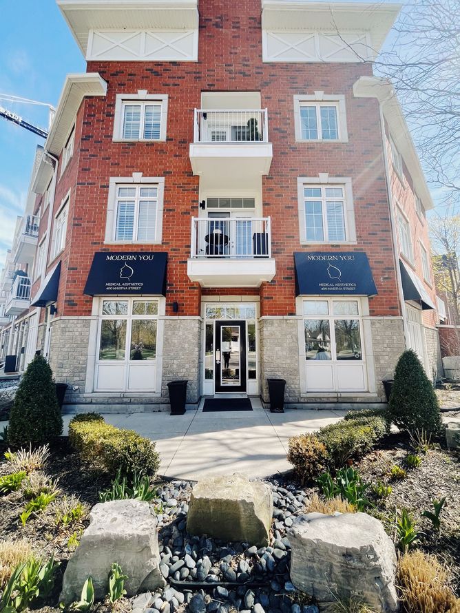 Kailyn Mikasko with a happy client