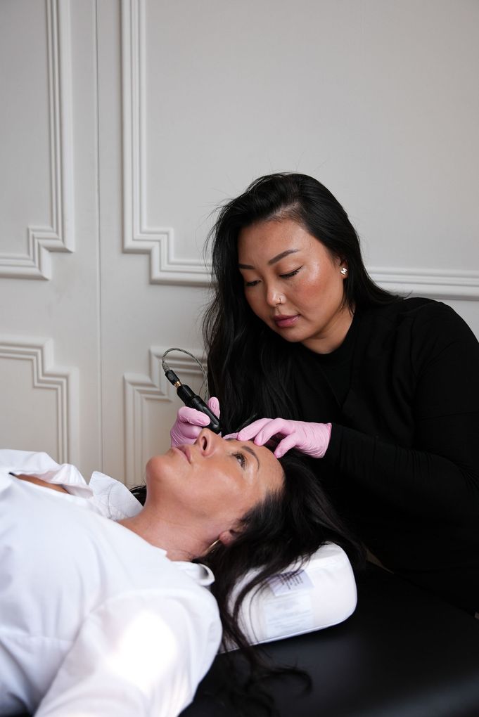 microblading artist doing brows 