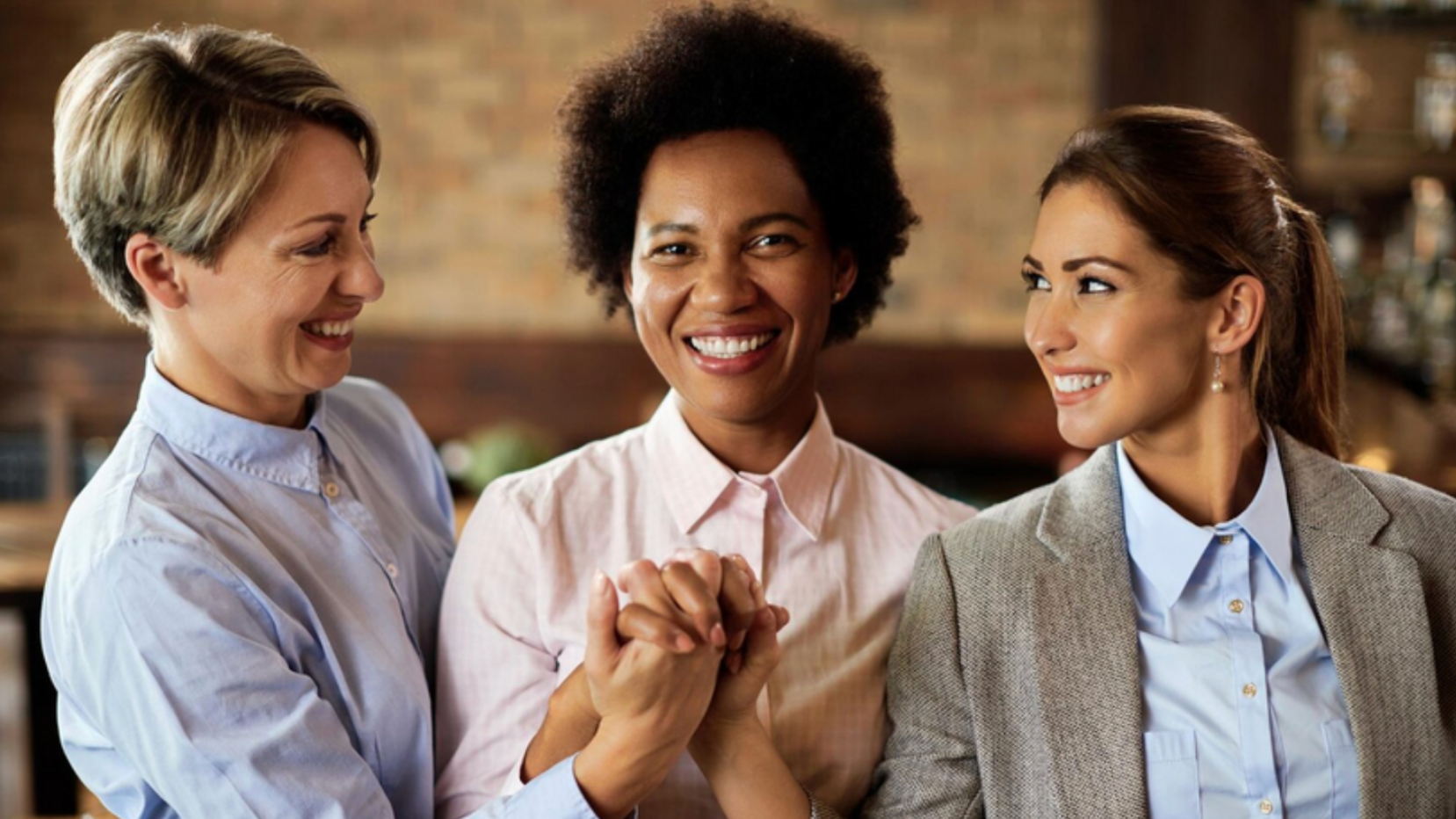 Ron Shaich is smiling in front of a panera bread store