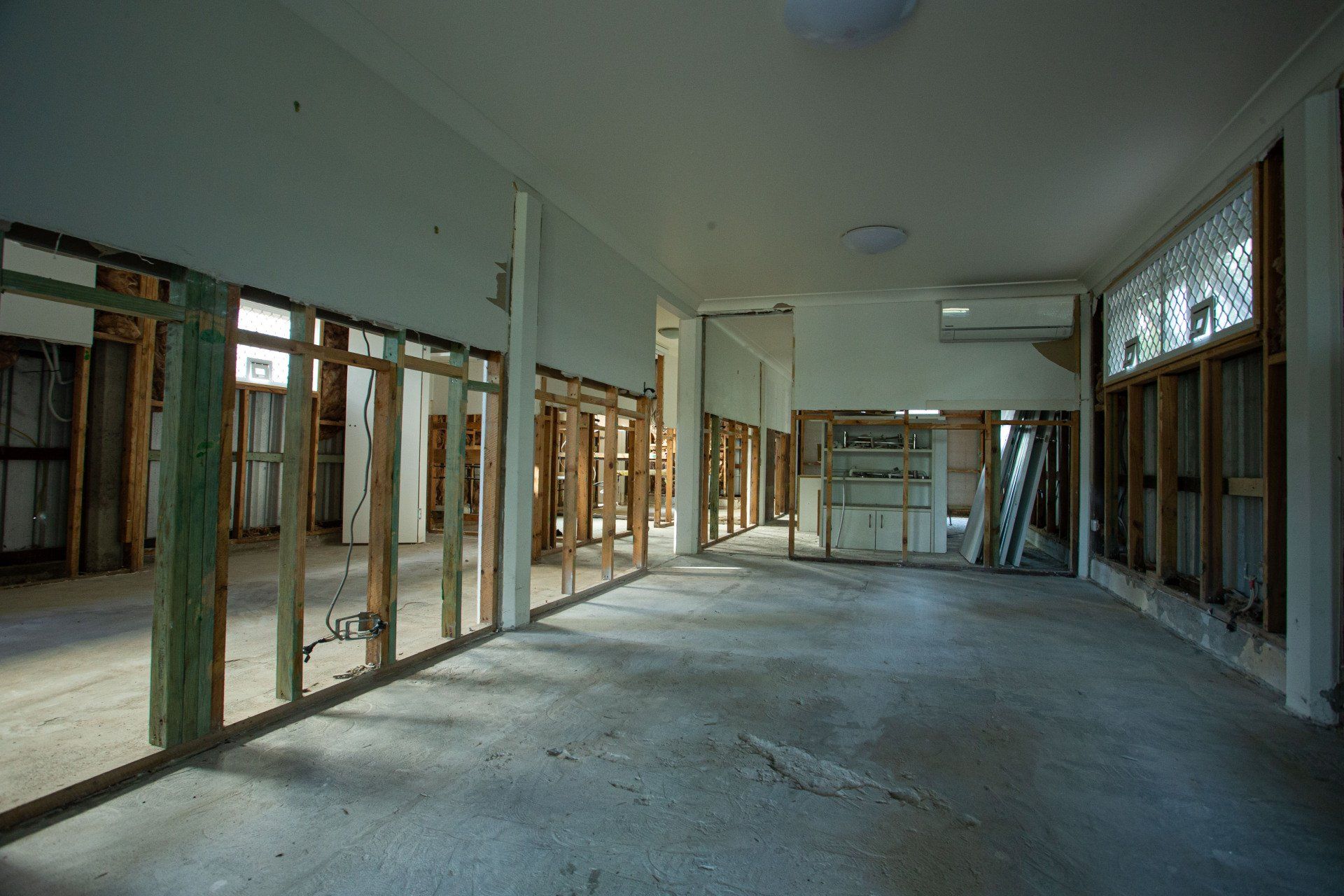 reliable strip out services Broadbeach Waters