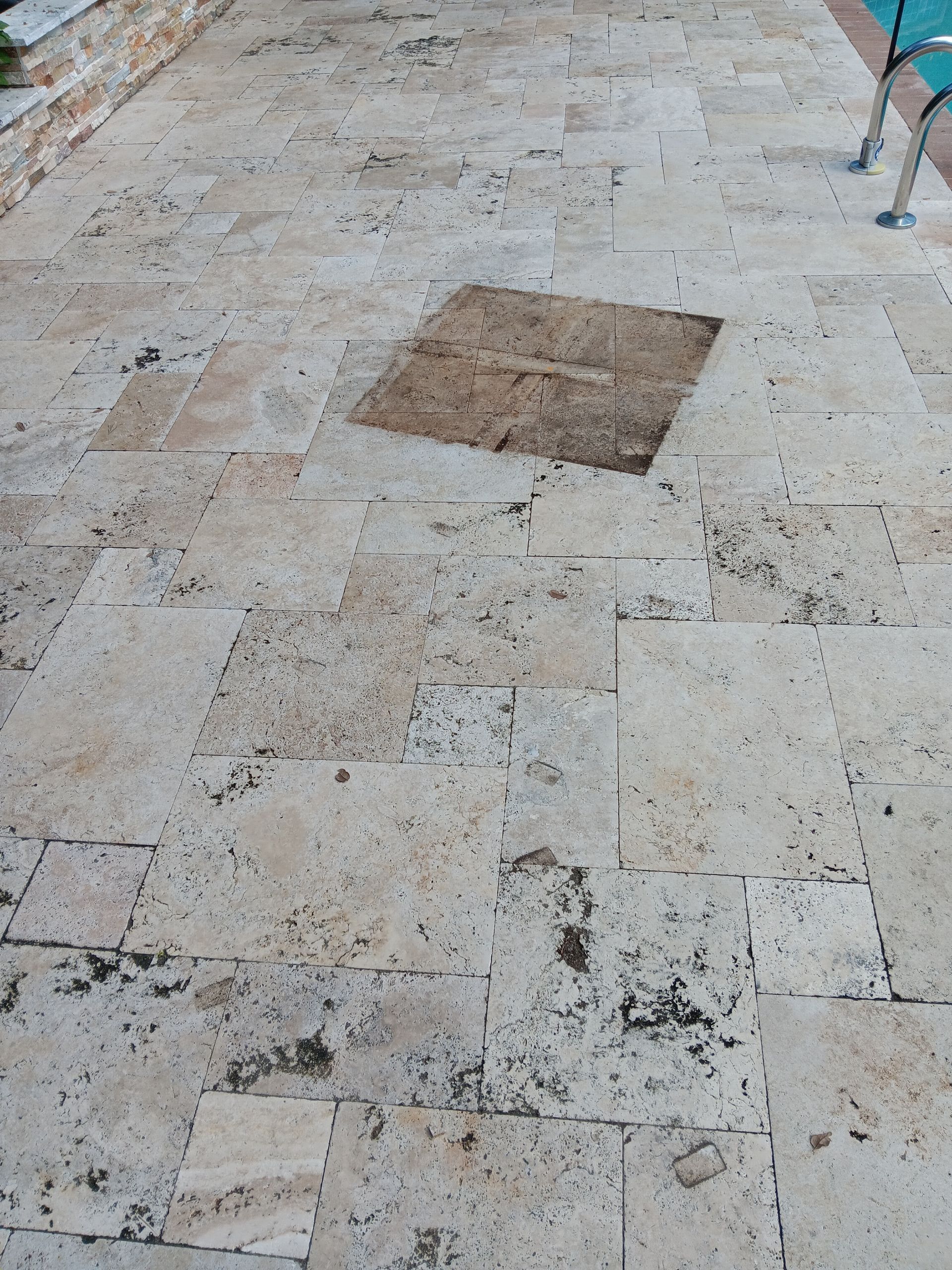 A tiled floor with a square in the middle