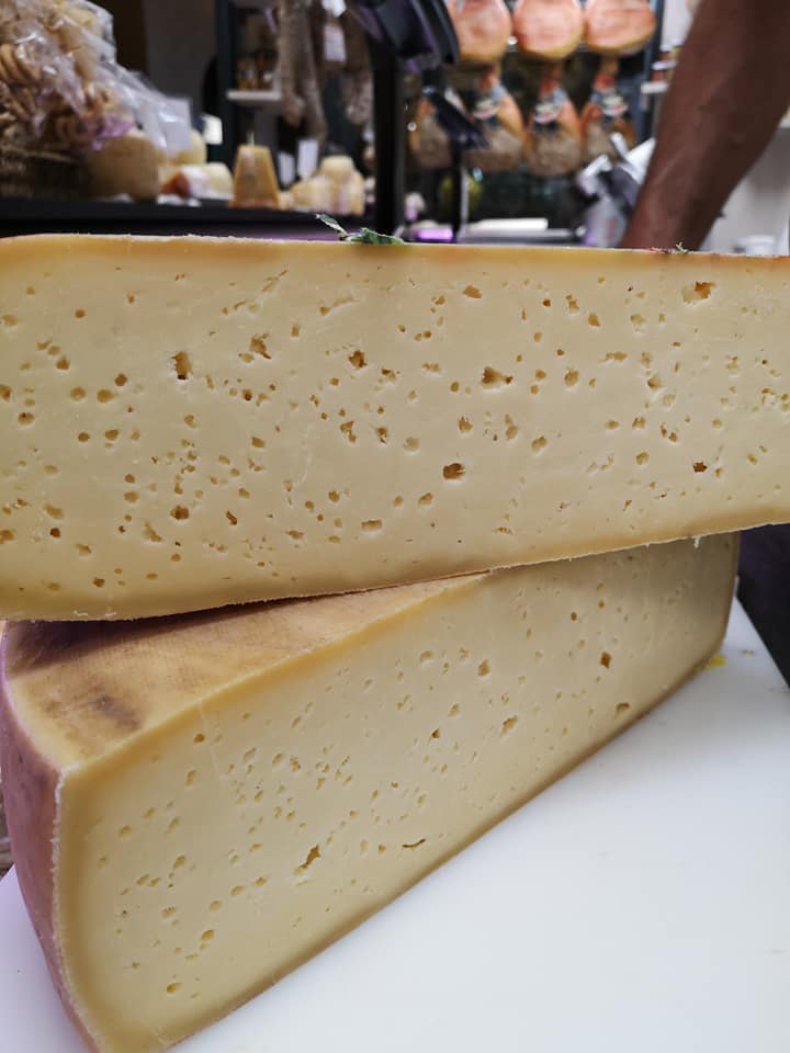 selezione di formaggi da banco 10