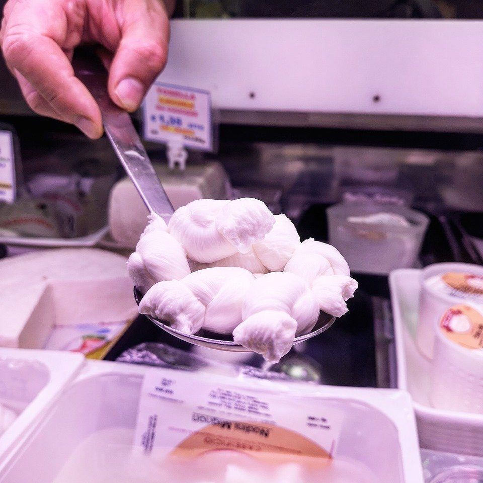 selezione di formaggi da banco 5