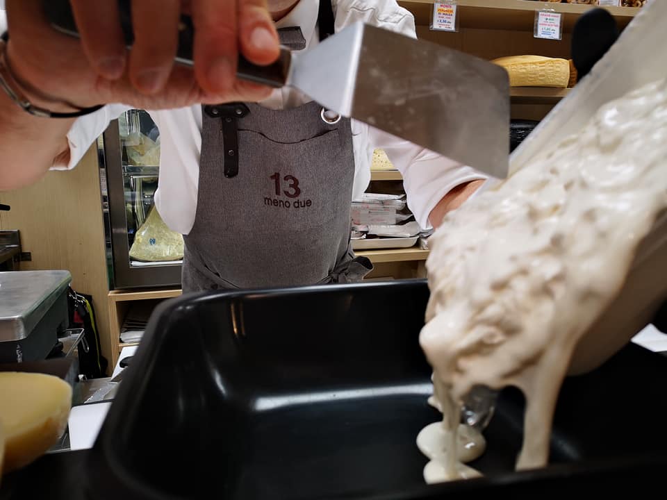 selezione di formaggi da banco 6