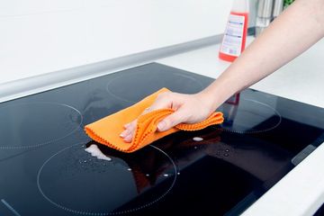 Hand cleaning induction stove