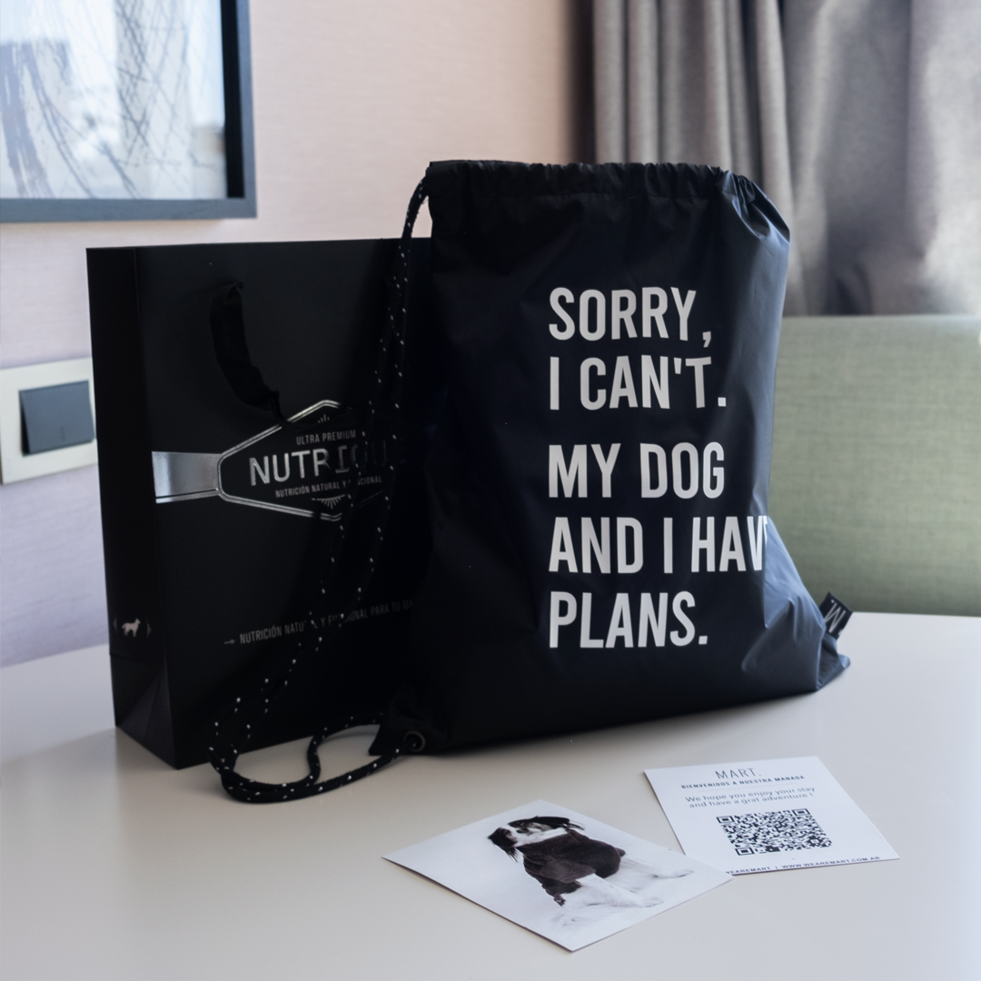 Una bolsa negra que dice lo siento, no puedo, mi perro y tengo planes.