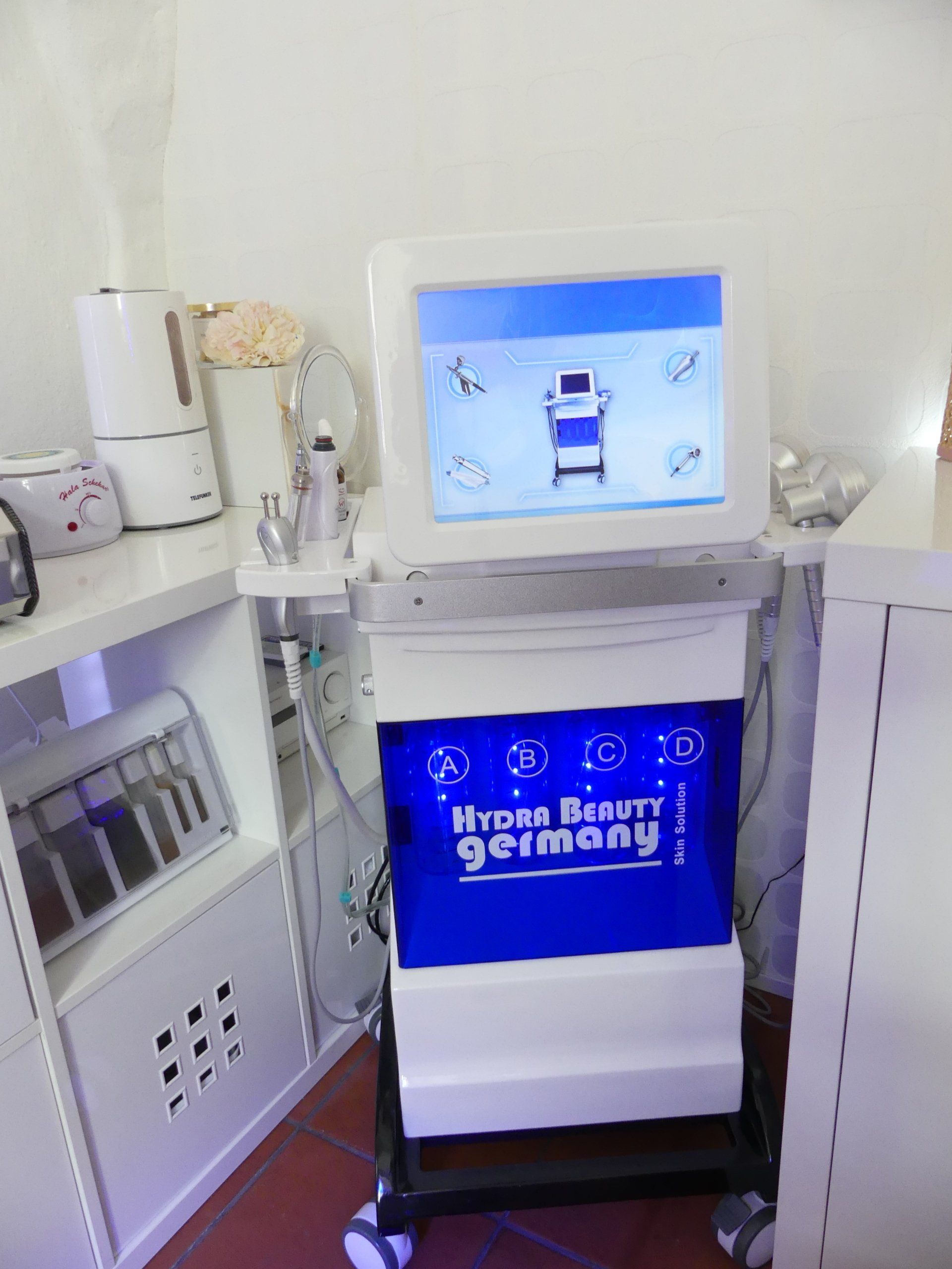 Eine Maschine, auf der Hydro Beauty Germany steht