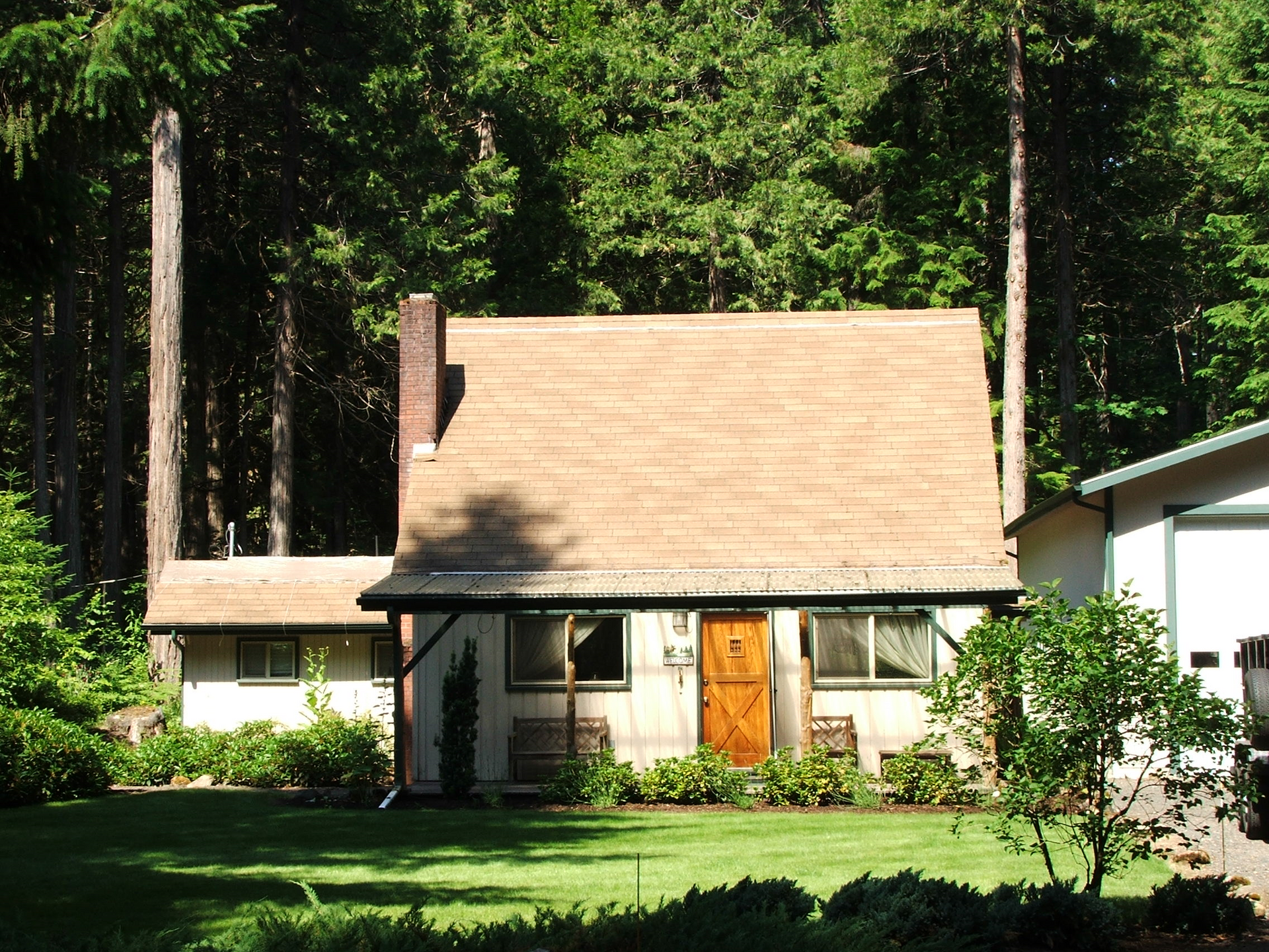 Guest house before - Springfield, OR - McKenzie Roofing Inc.
