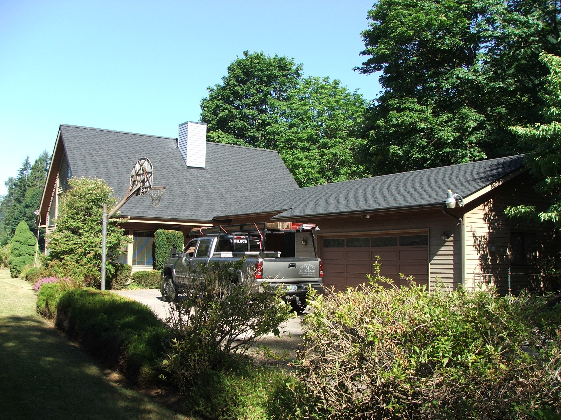Gaf charcoal laminated composition shingles - Springfield, OR - McKenzie Roofing Inc.