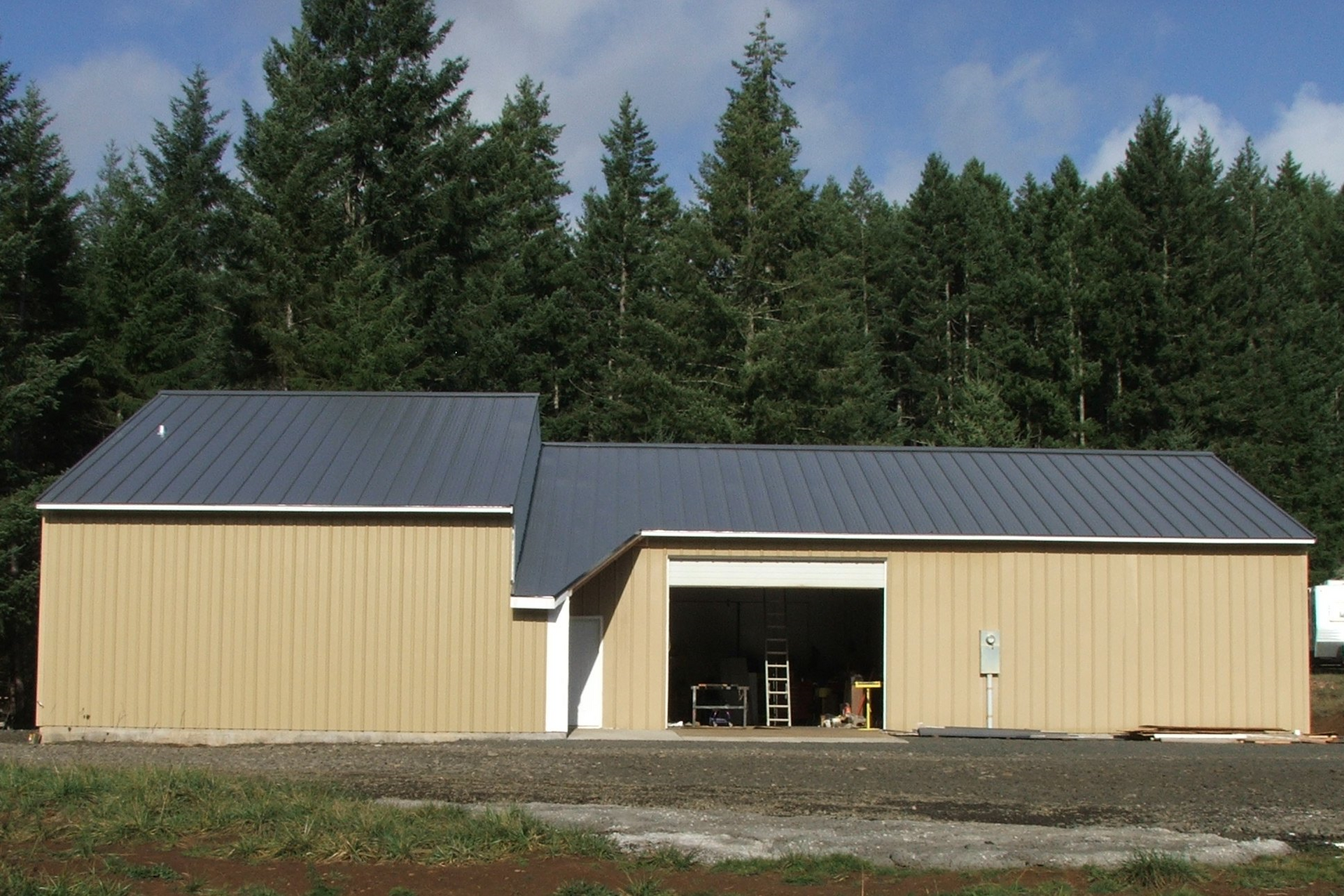 26 gauge storm gray standing seam metal - Springfield, OR - McKenzie Roofing Inc.