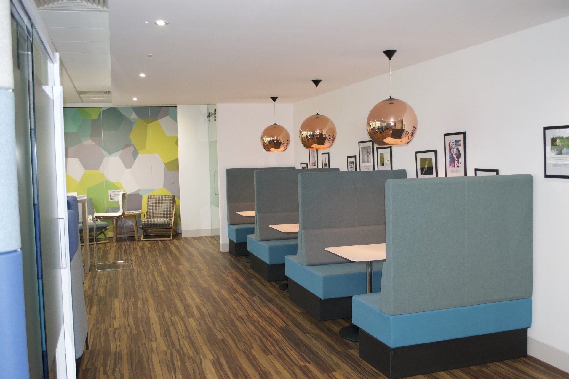 A room with a lot of booths and tables in it