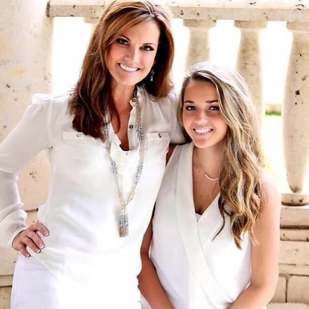 Picture of Lisa with her daughter