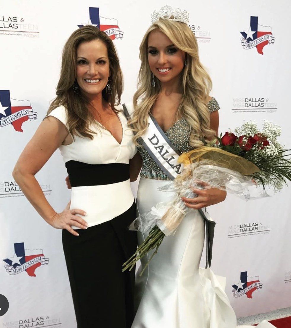 Picture of Lisa Dean at a Pageant