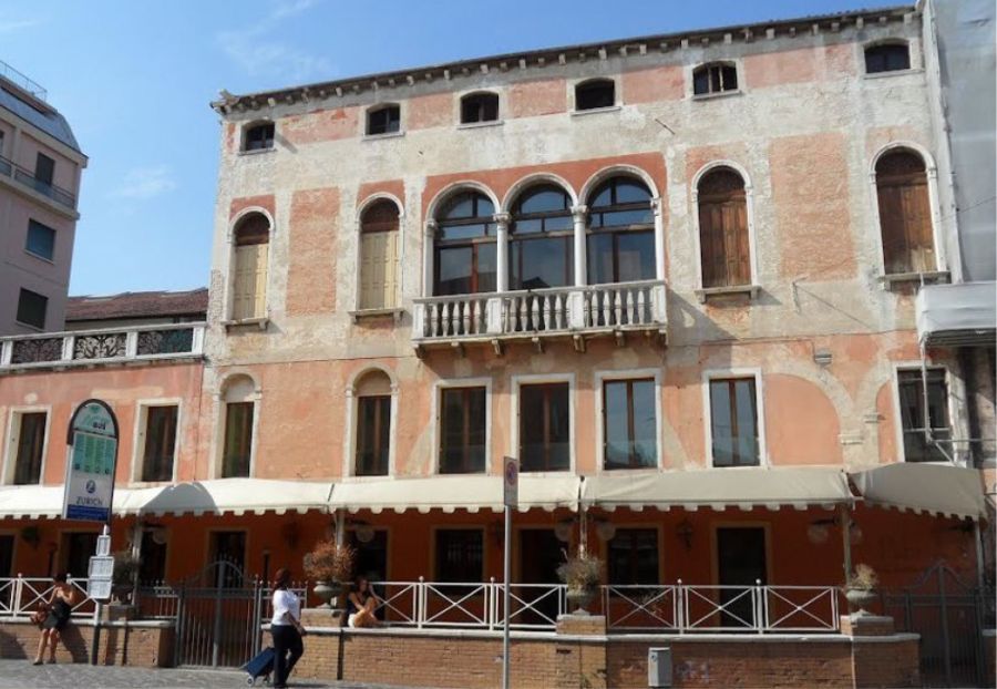 facciata palazzo storico venezia