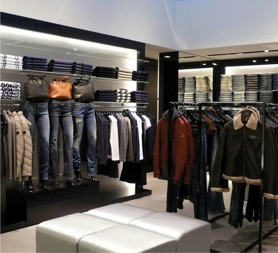 lavoro per interno negozio armani