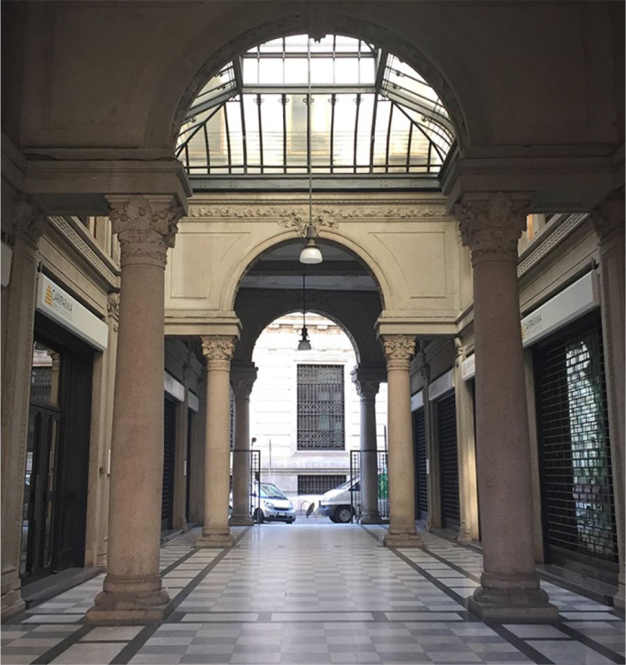 porticato interno palazzo storico