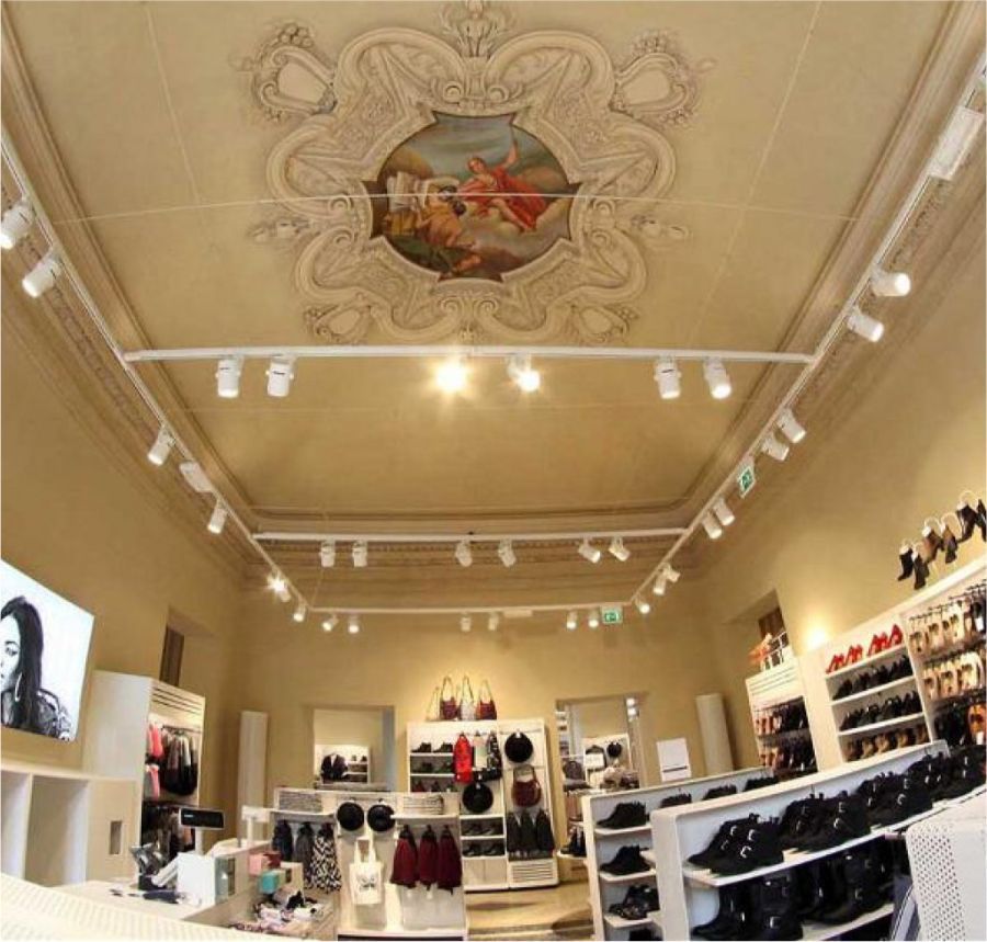 soffitto illuminato negozio armani jeans