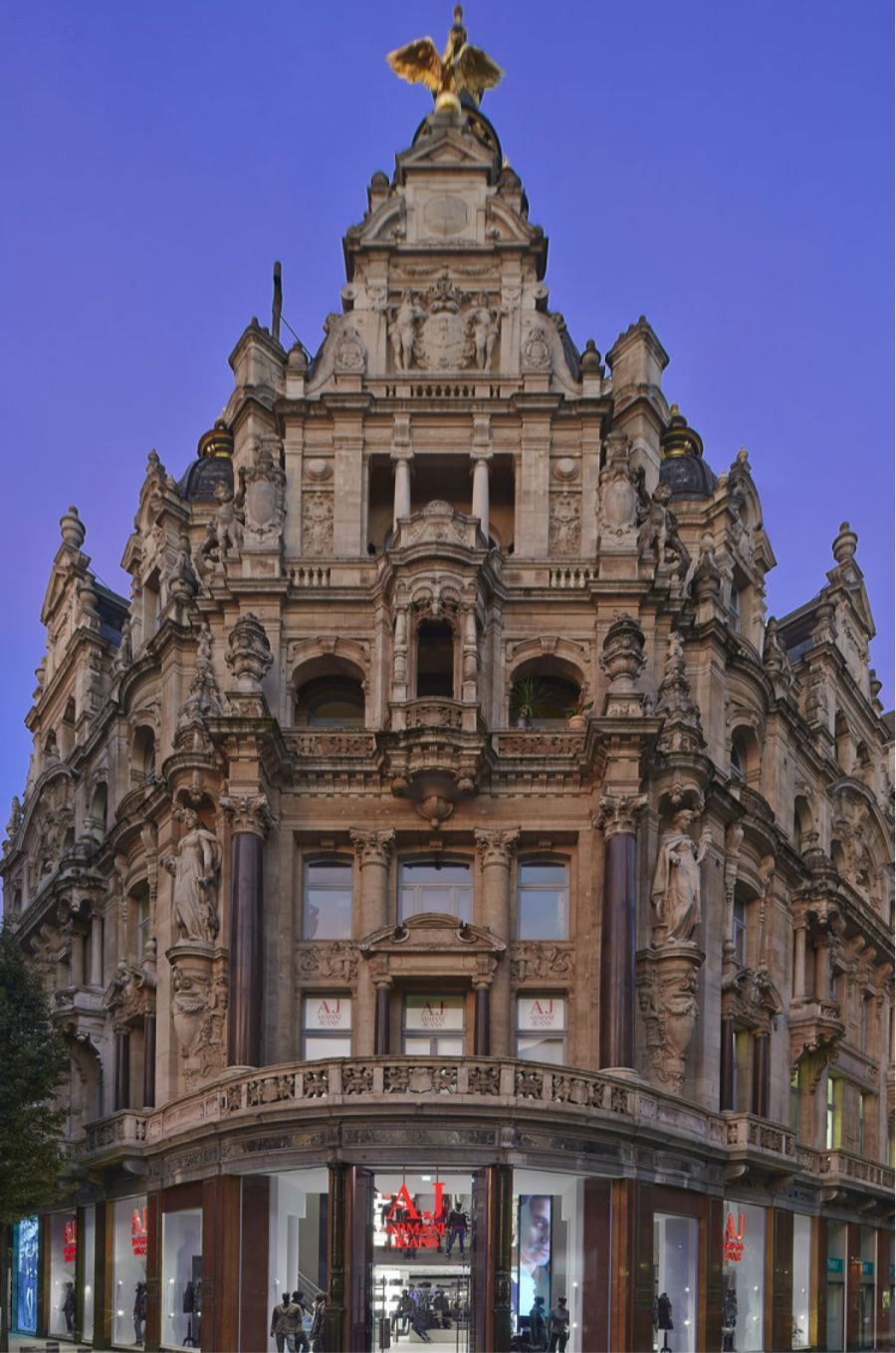 facciata palazzo armani jeans