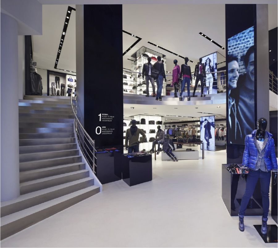 scalinata negozio armani jeans