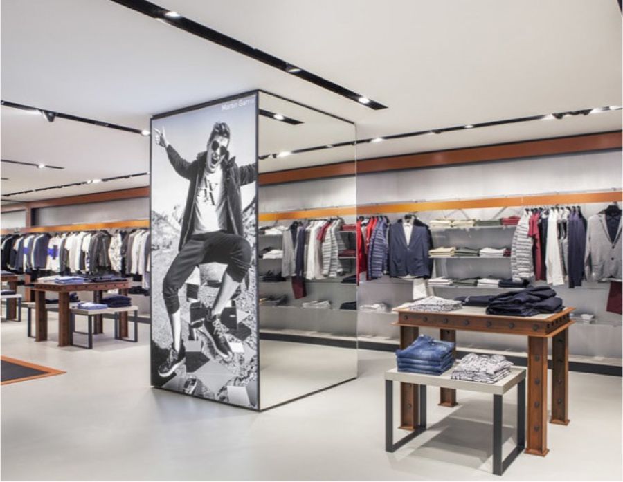 interno negozio armani jeans