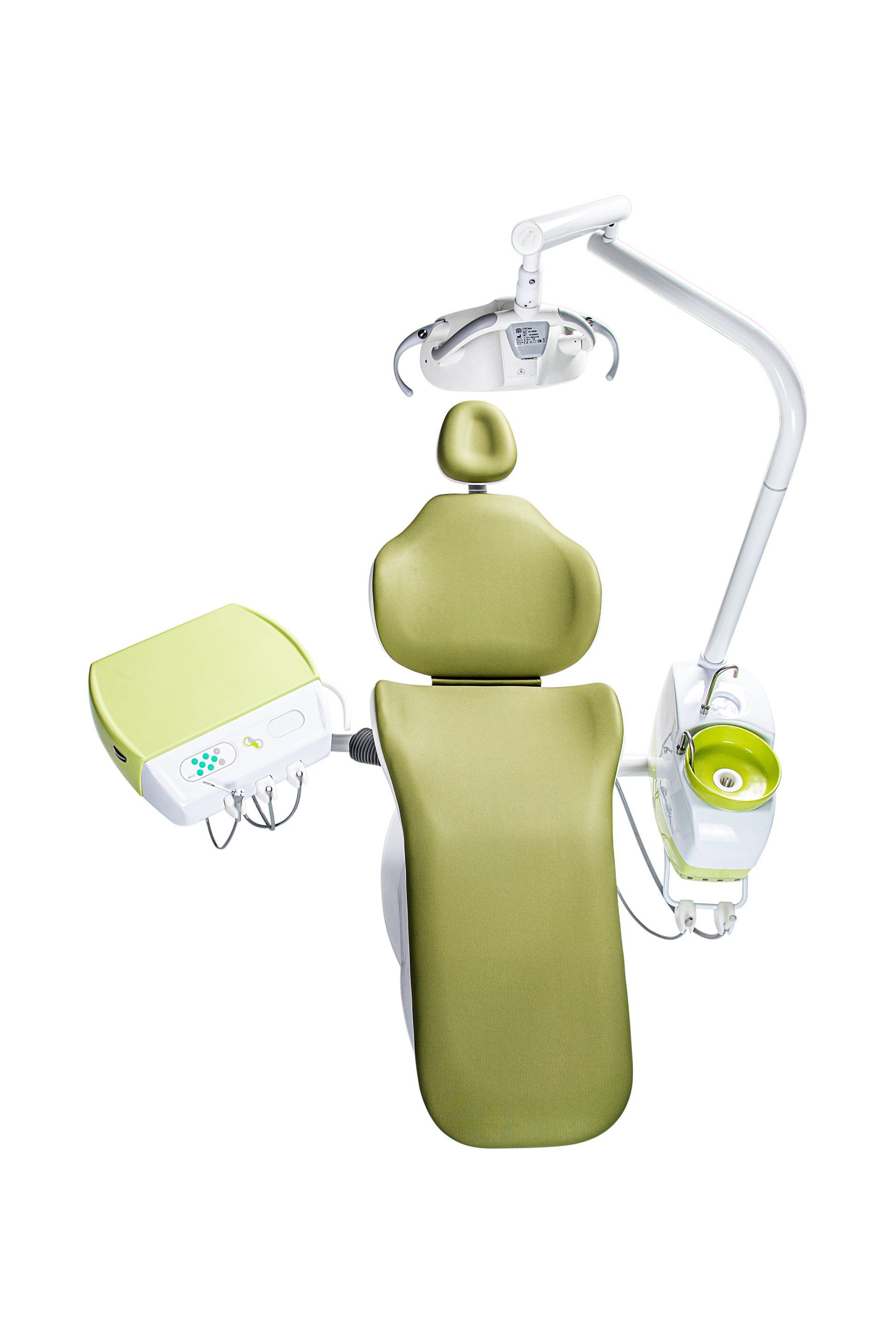 American Dental - Un sillón dental verde con una luz adherida sobre un fondo blanco.